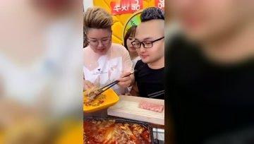 吃瓜娱乐酱祝寿,欢庆寿辰，共祝美好时光